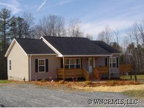 135 Ridgefield Drive, Hendersonville, NC 28792