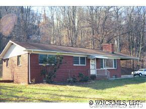 28 Byas Ln., Swannanoa, NC 28778