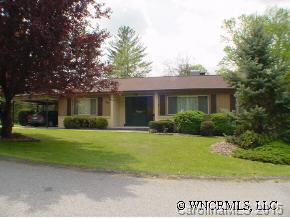 707 Oak Terrace Ln, Hendersonville, NC 28791