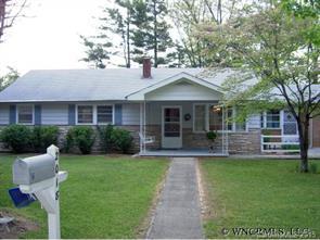 2018 Oxford Dr., Hendersonville, NC 28792