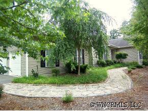 200 Merriwood Ln, Hendersonville, NC 28791