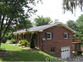 345 Oakdale Dr., Hendersonville, NC 28791
