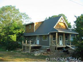 825 N. Oconeechee Ave., Black Mountain, NC 28711
