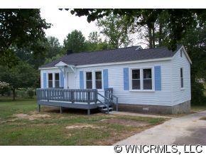 127 Holly Tree Cir., Hendersonville, NC 28792