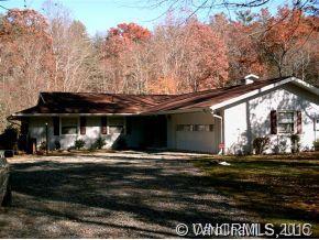 37 Country Ln., Brevard, NC 28712