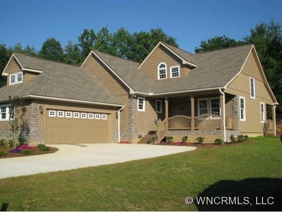 33 Triple Fairways Dr., Hendersonville, NC 28739