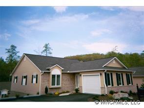 27 Putter Ct., Hendersonville, NC 28739