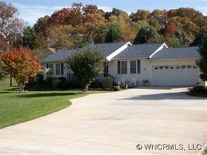 61 Nix Rd, Hendersonville, NC 28792