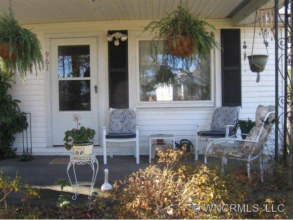 961 Mid Allen Rd., Hendersonville, NC 28792