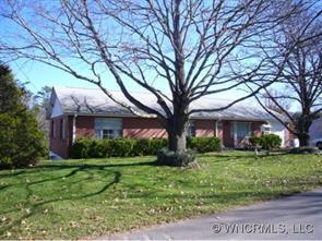 14 College Street, Weaverville, NC 28787