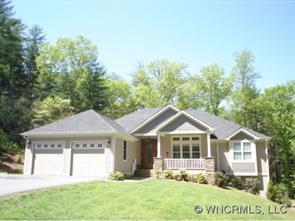 8 Larry Mcdonald Memorial Dr, Hendersonville, NC 28739