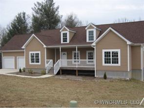 257 Lewis Creek Rd, Hendersonville, NC 29792