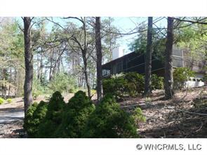 29 Whipporwill Dr., Weaverville, NC 28787