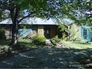 49 Old Homestead Rd, Hendersonville, NC 28739