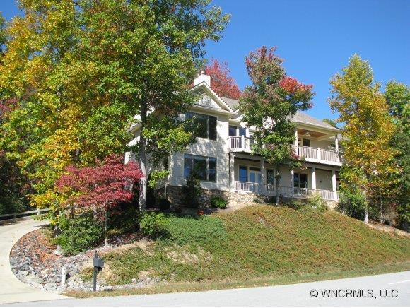 312 Mountain Crest Dr., Hendersonville, NC 28739