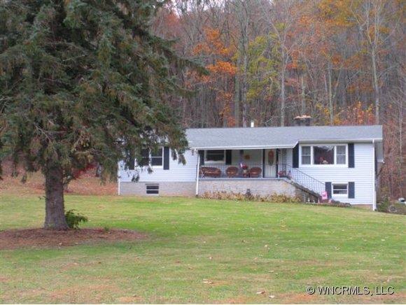 2246 Ratcliff Cove Rd, Waynesville, NC 28786