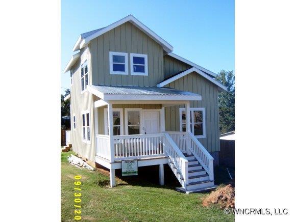 2 Iona Circle, Asheville, NC 28806