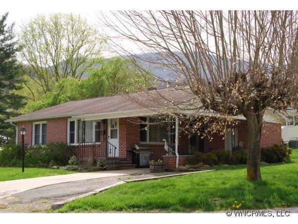 63 Moore Street, Waynesville, NC 28786