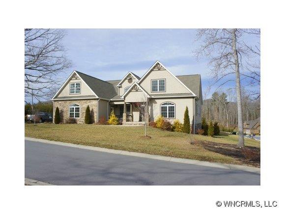 4 Sterling Oaks Dr., Fletcher, NC 28732