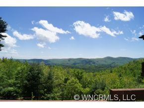 60 Brookfield Lane, Hendersonville, NC 28739