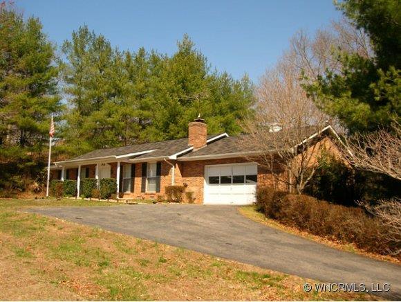 111 Chapman Drive, Hendersonville, NC 28792