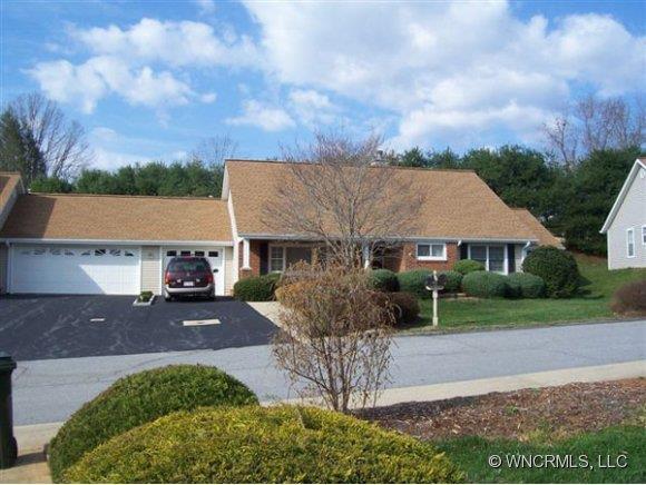1030 Saddlebrook Dr., Hendersonville, NC 28793