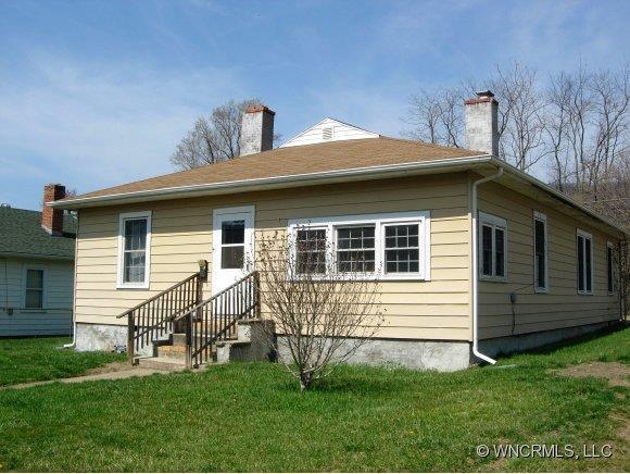 217 Richmond Ave, Swannanoa, NC 28778