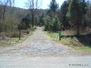 83 Yale Road, Hendersonville, NC 28739