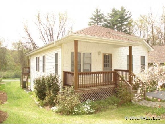 457 Toms Hill Dr, Hendersonville, NC 28739