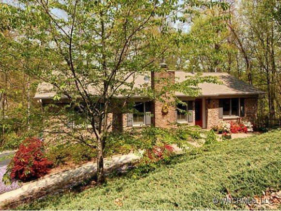 905 Rainbow Lane, Hendersonville, NC 28791