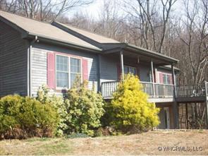 36 Pioneer Ln., Hendersonville, NC 28792