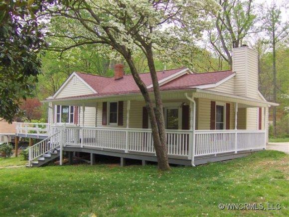 211 Woodland Dr., Swannanoa, NC 28778