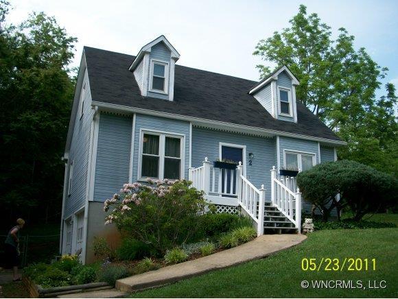 2 Williamsburg Place, Asheville, NC 28803