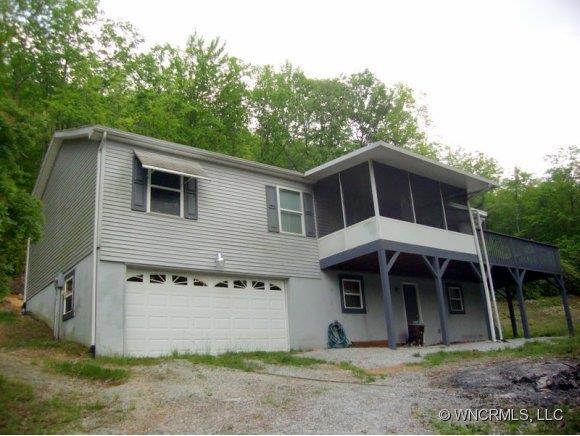 125 Round Mountain Road, Brevard, NC 28712