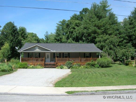 1008 Mountain View St., Hendersonville, NC 28739