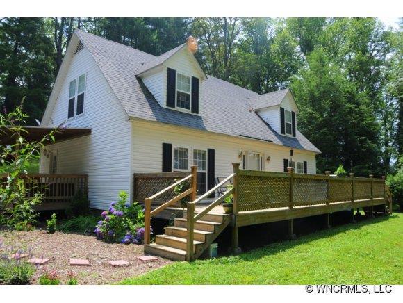 16 Columbia Circle, Hendersonville, NC 28792