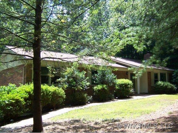 148 Haywood Knolls Dr, Hendersonville, NC 28791