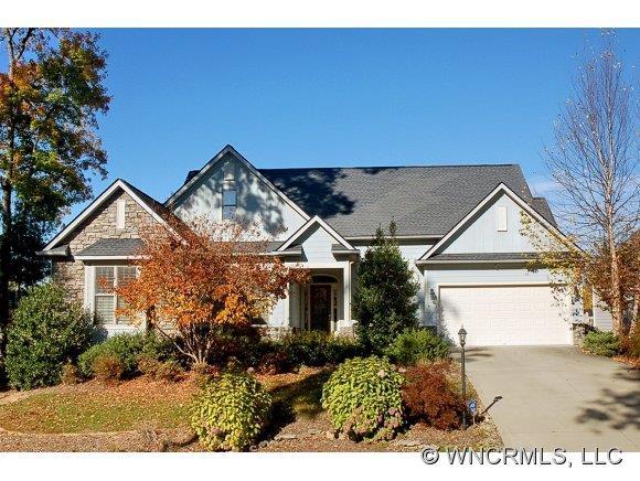92 Shadowleaf Dr., Hendersonville, NC 28739