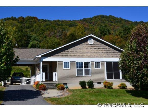 102 Cottage Loop Way, Waynesville, NC 28785