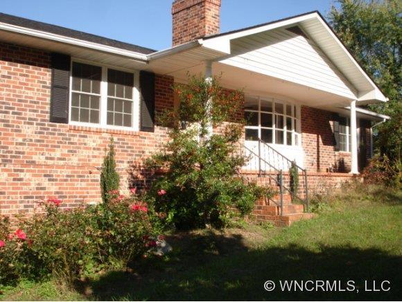 600 Erkwood Dr., Hendersonville, NC 28739