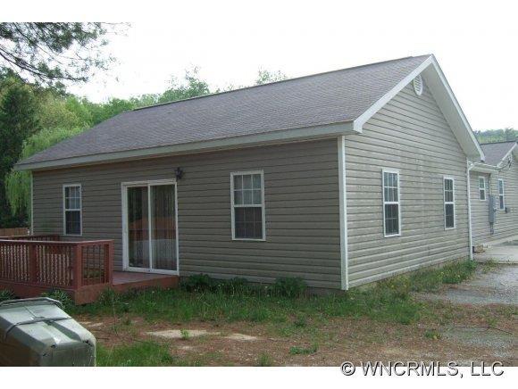 2102 Kingsbury Rd., Hendersonville, NC 28791
