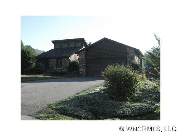 3104 Cove Loop Rd, Hendersonville, NC 28739