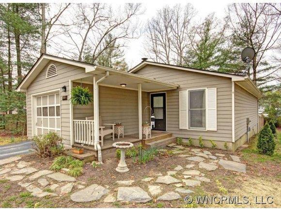 4 Sugarloaf Lane, Hendersonville, NC 28792