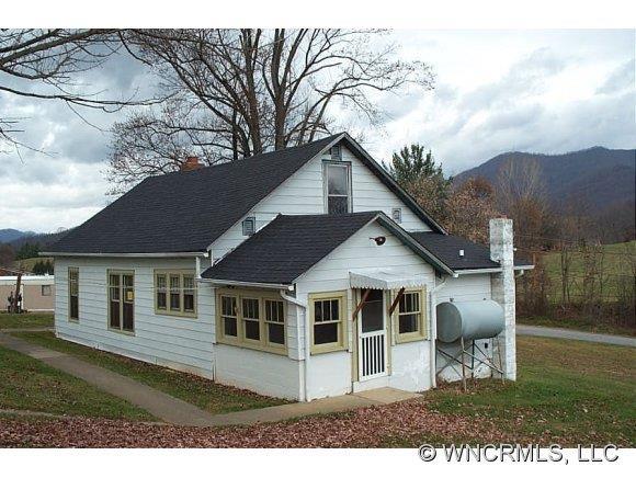 57 Haynes Hill Rd, Clyde, NC 28721