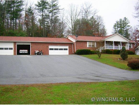 6 Wolf Creek Drive, Hendersonville, NC 28792