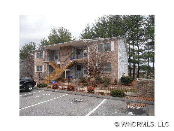 108A Meadow Park Ln., Hendersonville, NC 28792