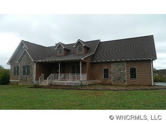 67 Banner Farm Rd., Horse Shoe, NC 28742