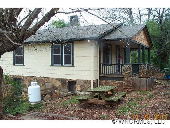 16 Parkway Dr, Asheville, NC 28806