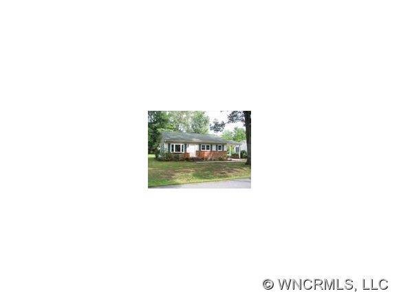 524 Fitzsimmons St., Hendersonville, NC 28792