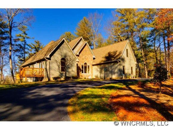 18 Larry Mcdonald Memorial Dr, Hendersonville, NC 28739